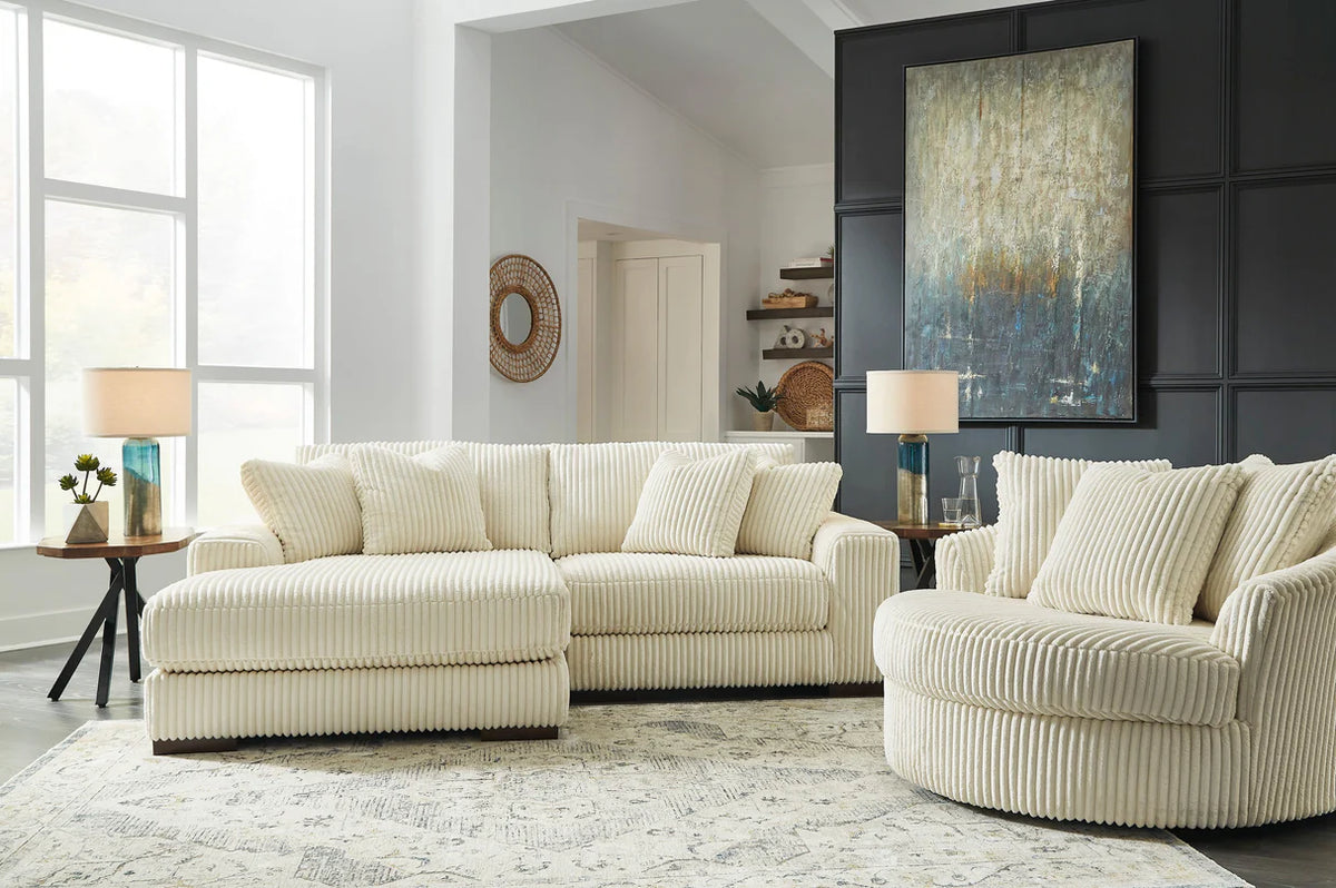 Lindyn 2-Pieces Sectional with Chaise