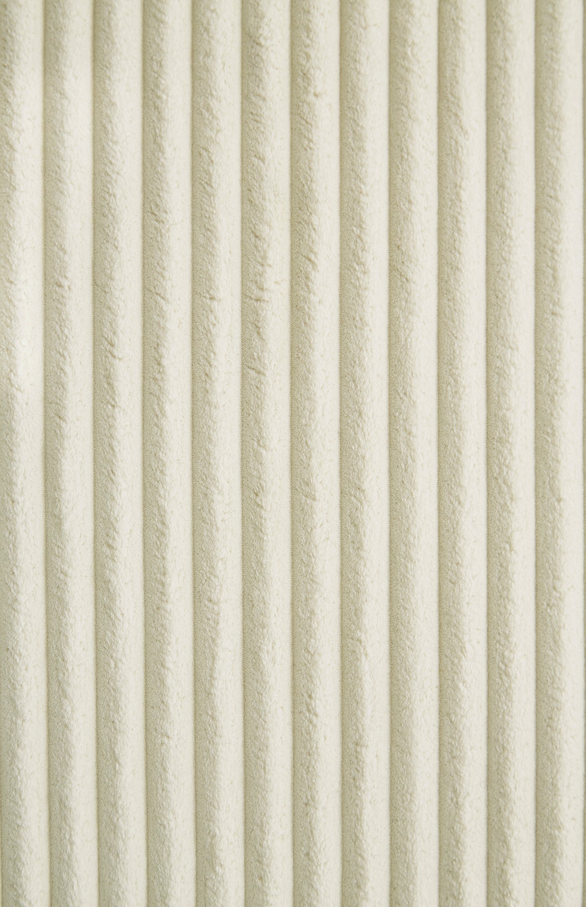 Lindyn Ivory 2-Piece Sectional