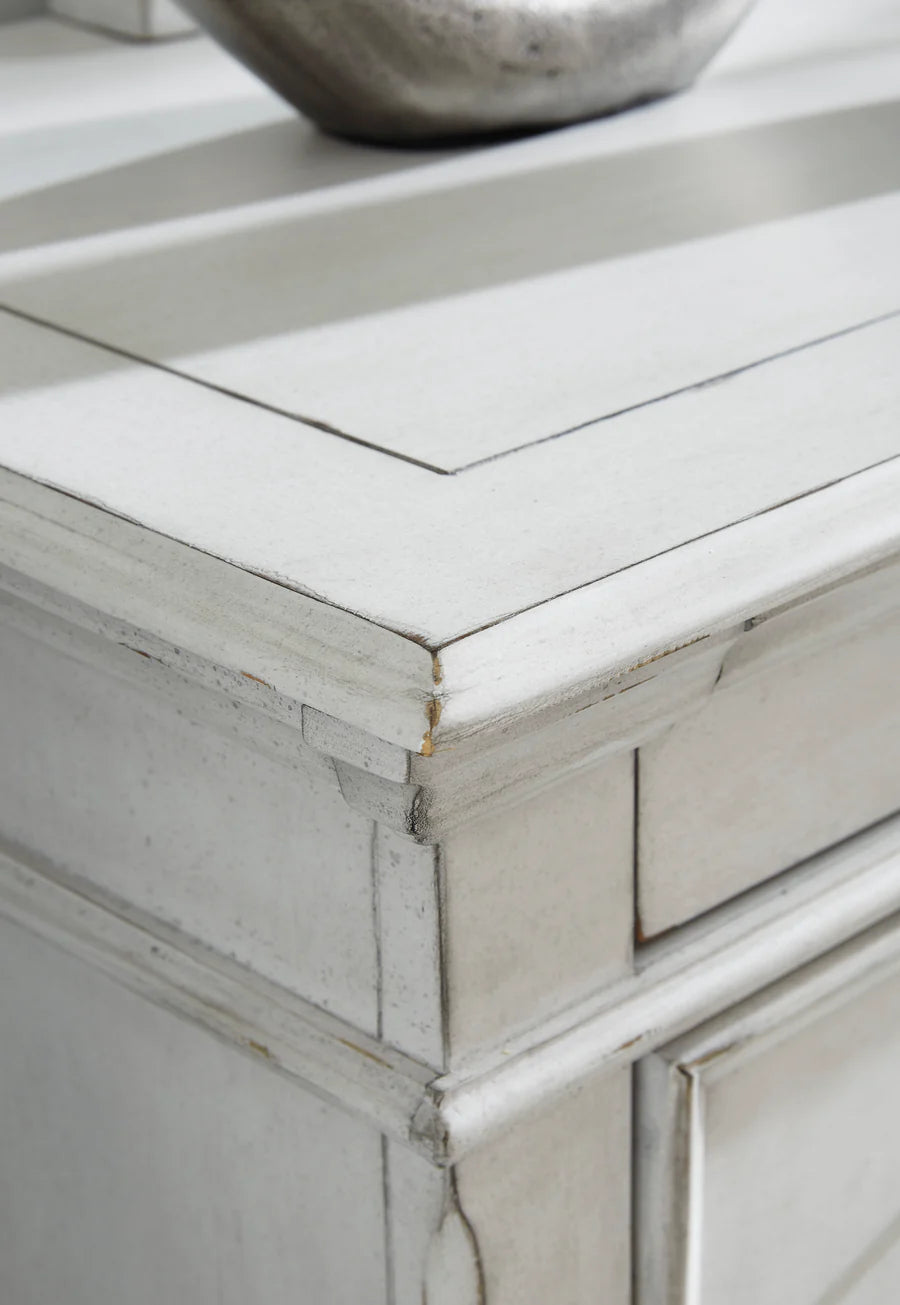Kanwyn Whitewash Panel Bedroom Set