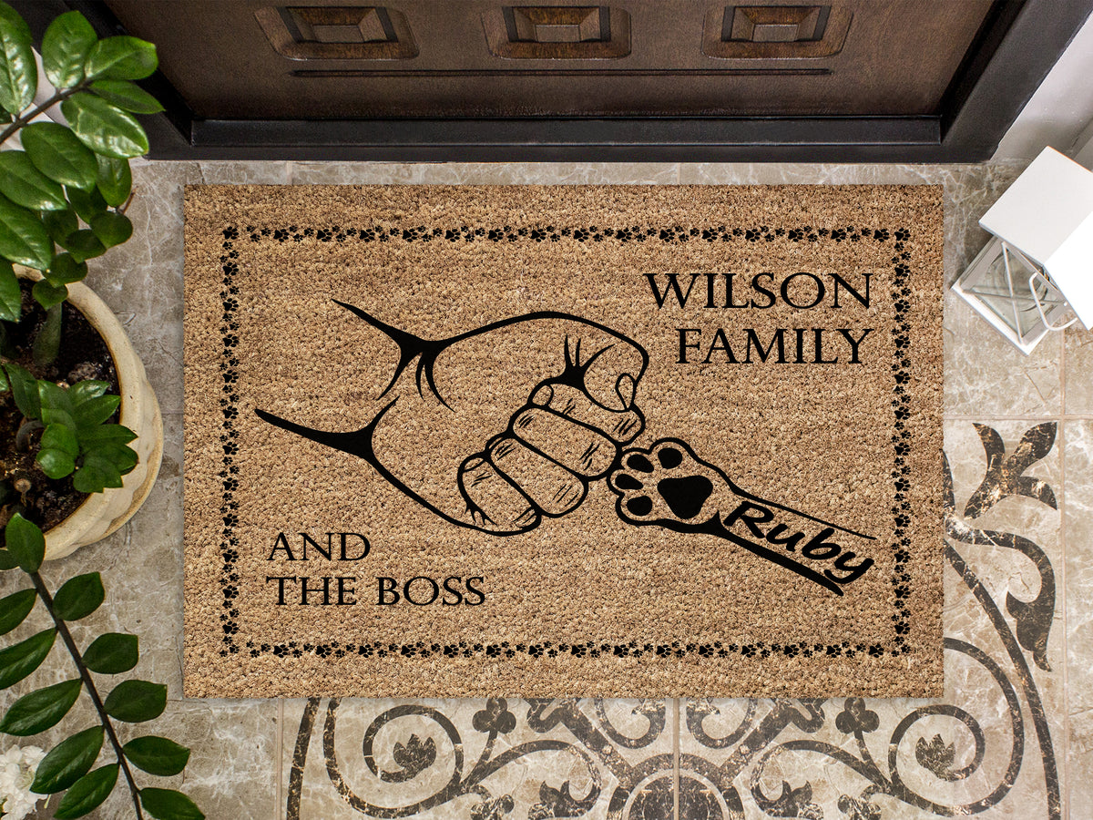 Felpudo personalizado con el nombre de la familia y el diseño de perro (contacte para detalles de personalización)