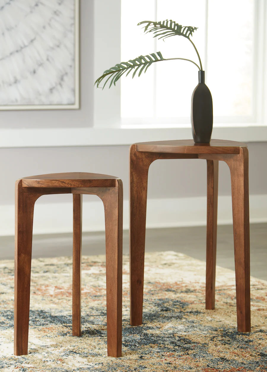Brynnleigh Medium Brown Nesting Accent Tables, Set of 2