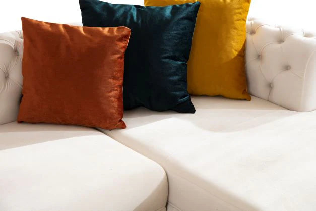 Sofá seccional doble chaise Matilda de terciopelo marfil con mechones