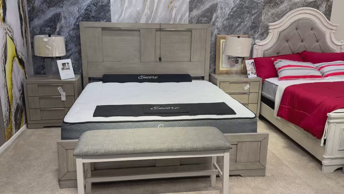 Cama King Kelis y 2 mesitas de noche